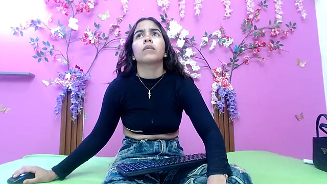 skinnysofia18 online show from 05-05-26, 03:20