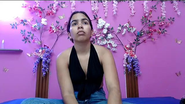 skinnysofia18 online show from 05-08-26, 01:27
