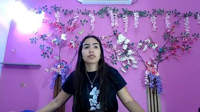 skinnysofia18 online show from 05-15-26, 01:51