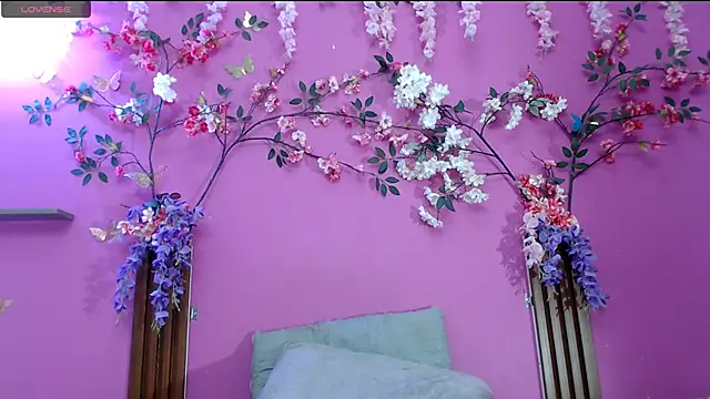 skinnysofia18 online show from 06-15-26, 02:08