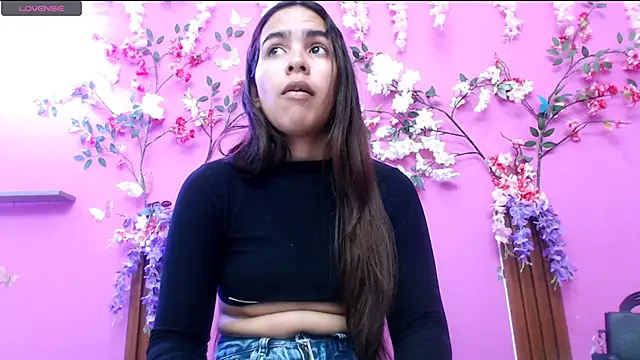 skinnysofia18 online show from 06-20-26, 02:09