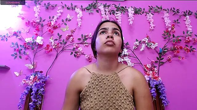skinnysofia18 online show from 06-21-26, 01:46
