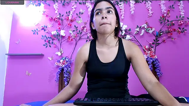 skinnysofia18 online show from 06-24-26, 01:43