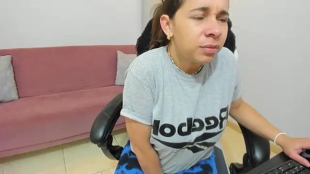 Snapshot of CataleyaAmaya chatting on 11-02-25, 11:56 CataleyaAmaya online show from 11-02-25, 11:56