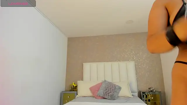 Snapshot of KaylieBrooks chatting on 10-15-25, 06:30 KaylieBrooks online show from 10-15-25, 06:30