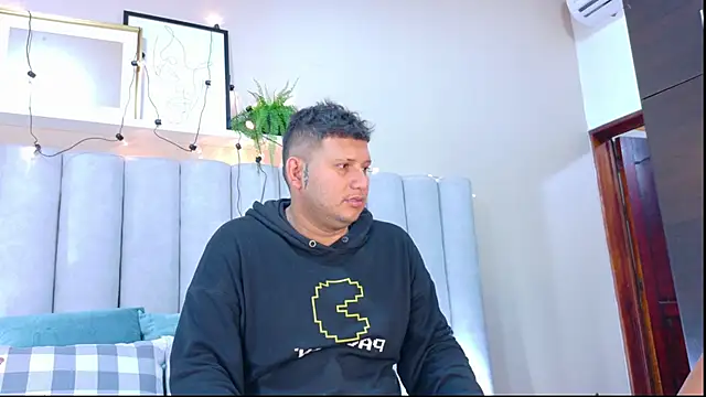 Ariana y max online show from 09-19-25, 02:57