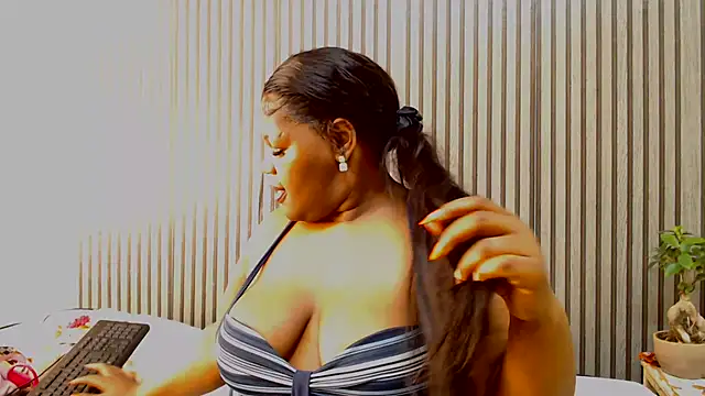 ROYALASS25 online show from 06-15-26, 12:07