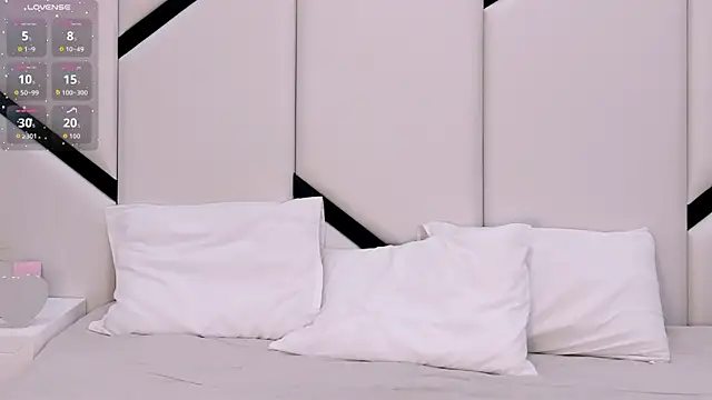 XimenaCosta online show from 11-24-25, 12:05