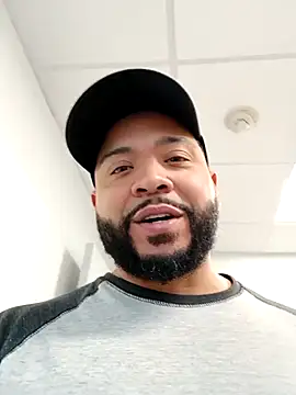 Snapshot of tripping385 chatting on 09-11-25, 12:05 tripping385 online show from 09-11-25, 12:05