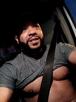 Snapshot of tripping385 chatting on 09-15-25, 10:04 tripping385 online show from 09-15-25, 10:04