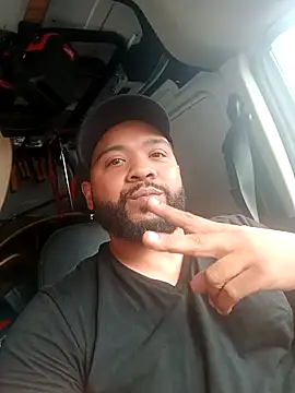 Snapshot of tripping385 chatting on 09-17-25, 12:23 tripping385 online show from 09-17-25, 12:23