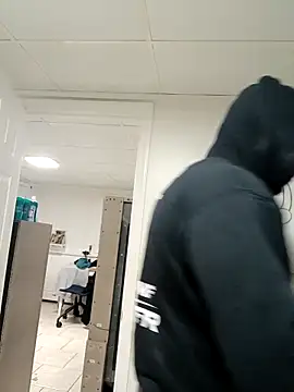 Snapshot of tripping385 chatting on 09-19-25, 08:27 tripping385 online show from 09-19-25, 08:27