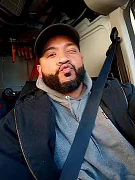 Snapshot of tripping385 chatting on 10-27-25, 07:07 tripping385 online show from 10-27-25, 07:07