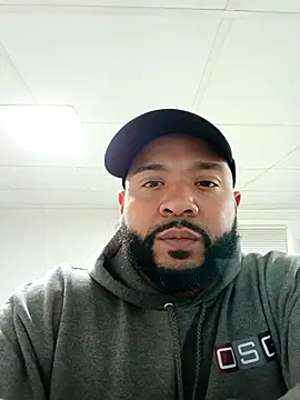 Snapshot of tripping385 chatting on 10-29-25, 11:39 tripping385 online show from 10-29-25, 11:39