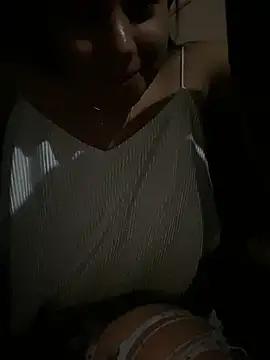 Snapshot of Alaia33200 chatting on 09-29-25, 01:44 Alaia33200 online show from 09-29-25, 01:44