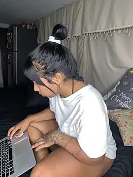 Snapshot of NoirandLia chatting on 09-15-25, 03:06 NoirandLia online show from 09-15-25, 03:06