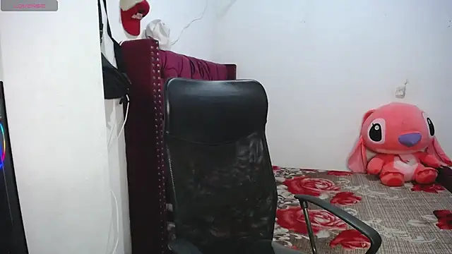 Girls horny3 online show from 09-17-25, 11:39