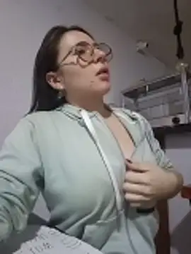 Bella Sumers online show from 06-17-26, 03:57