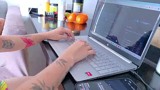 Noah-Garcia online show from 09-27-25, 05:40