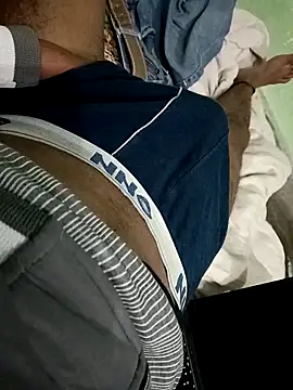 Snapshot of sexy_couple_38 chatting on 11-15-25, 06:59 sexy couple 38 online show from 11-15-25, 06:59