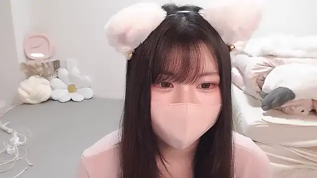 Snapshot of moka-neko chatting on 09-20-25, 01:12 moka-neko online show from 09-20-25, 01:12