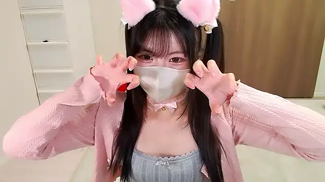 Snapshot of moka-neko chatting on 10-07-25, 11:40 moka-neko online show from 10-07-25, 11:40