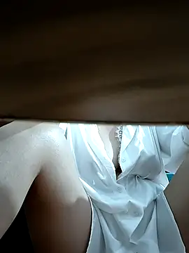 Yui-Linh online show from 09-18-25, 01:18