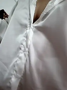 Yui-Linh online show from 09-21-25, 10:39