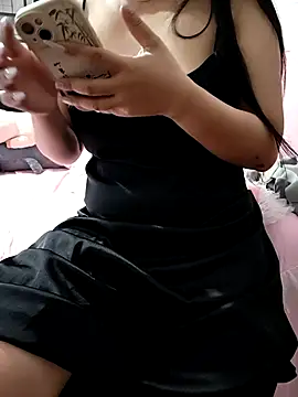 Yui-Linh online show from 10-16-25, 02:12