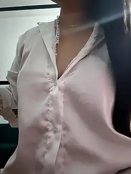 Yui-Linh online show from 10-29-25, 08:16