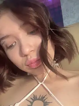 Snapshot of milkiiis chatting on 10-18-25, 02:58 milkiiis online show from 10-18-25, 02:58