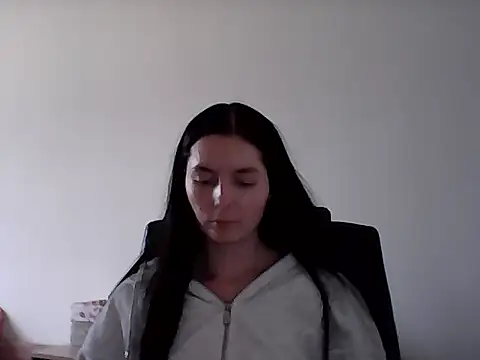 Snapshot of Fufella chatting on 10-31-25, 11:33 Fufella online show from 10-31-25, 11:33