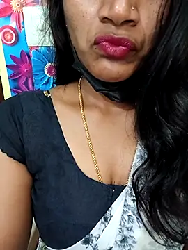 Snapshot of Divya_Spandhana_90 chatting on 10-08-25, 05:32 Divya Spandhana 90 online show from 10-08-25, 05:32