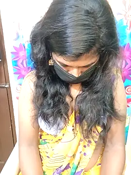 Snapshot of Divya_Spandhana_90 chatting on 10-18-25, 05:35 Divya Spandhana 90 online show from 10-18-25, 05:35