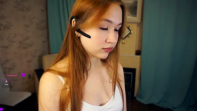 Snapshot of ShariTietge chatting on 10-16-25, 07:37 ShariTietge online show from 10-16-25, 07:37