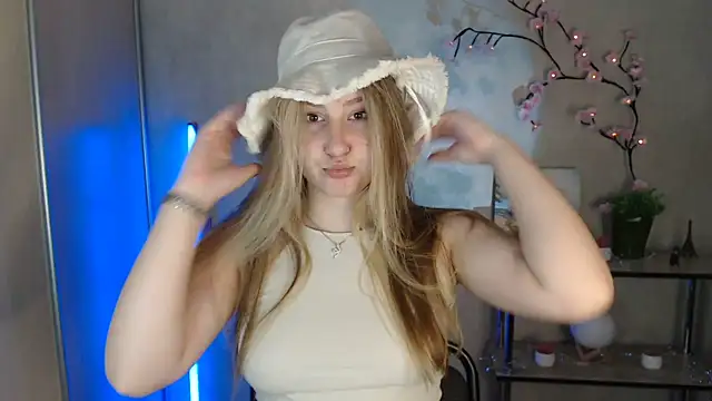 Snapshot of Milka_kamila chatting on 07-01-26, 12:18 Milka kamila online show from 07-01-26, 12:18