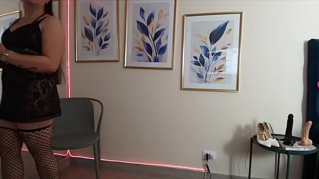 Snapshot of TiffanyStorms_LS chatting on 09-20-25, 11:44 TiffanyStorms LS online show from 09-20-25, 11:44