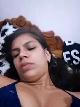 Snapshot of estefanyabreu chatting on 10-21-25, 10:54 estefanyabreu online show from 10-21-25, 10:54