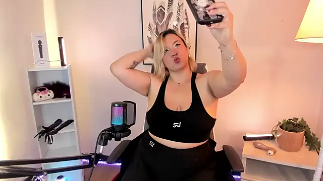 Snapshot of hollie_joliie chatting on 03-02-26, 12:34 hollie joliie online show from 03-02-26, 12:34