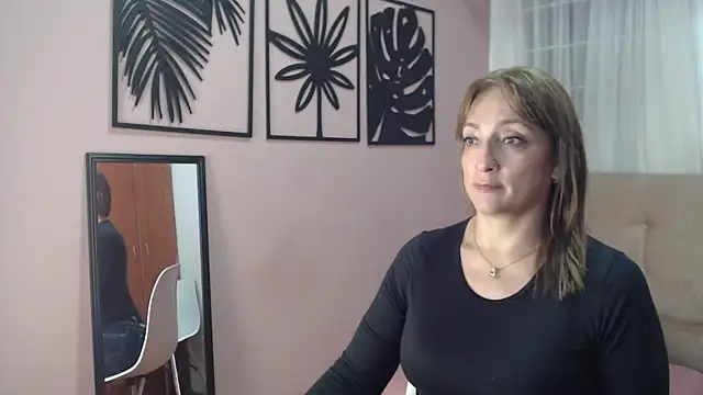Snapshot of amara_rousse1 chatting on 06-27-26, 01:06 amara rousse1 online show from 06-27-26, 01:06