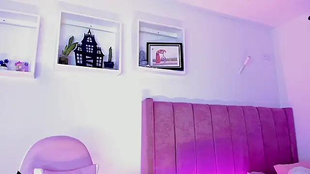 AliceThundeer online show from 10-16-25, 04:02