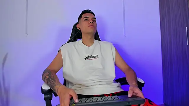 Nickyblazze  online show from 09-16-25, 02:07
