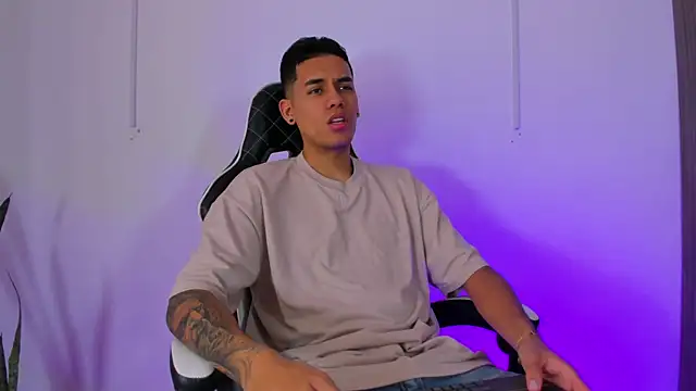 Nickyblazze  online show from 09-19-25, 02:07