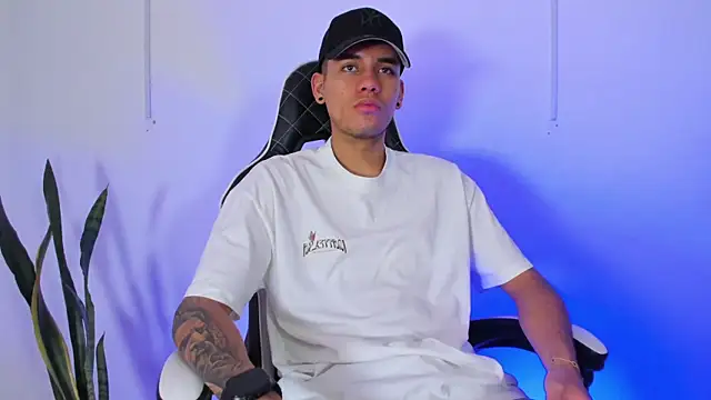 Nickyblazze  online show from 09-23-25, 01:47