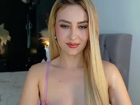 Snapshot of SexyBlondeLatina chatting on 09-11-25, 08:42 SexyBlondeLatina online show from 09-11-25, 08:42