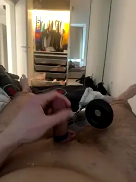 Snapshot of TheKevinboy chatting on 11-02-25, 08:06 TheKevinboy online show from 11-02-25, 08:06