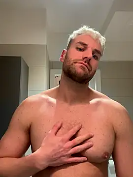 Snapshot of TheKevinboy chatting on 11-06-25, 01:39 TheKevinboy online show from 11-06-25, 01:39