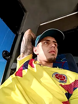 Snapshot of 1C2AM22 chatting on 09-09-25, 10:20 1C2AM22 online show from 09-09-25, 10:20