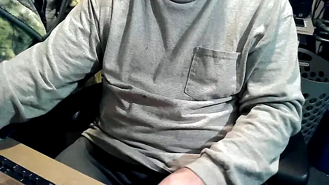 Snapshot of georgew62 chatting on 10-12-25, 01:04 georgew62 online show from 10-12-25, 01:04