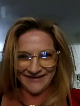 Snapshot of Goldenndoll chatting on 11-02-25, 04:20 Goldenndoll online show from 11-02-25, 04:20